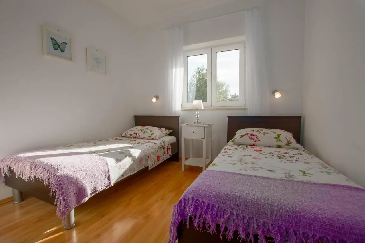 Nyaraló Apartment Lucija, Stinjan Póla